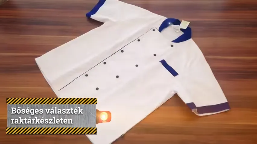 Fehér munkakabát, „Bőséges választék raktárkészleten” felirattal
