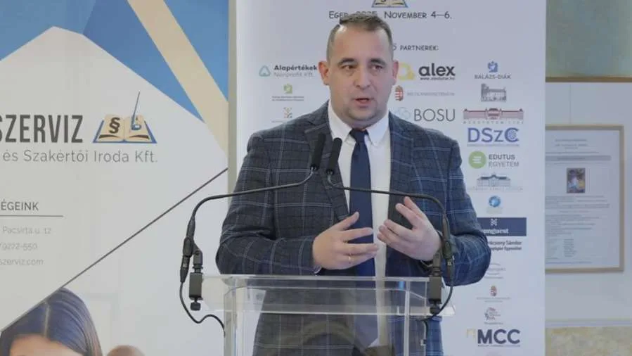 Máté István plenáris előadása az egri Országos Köznevelési Szakértői Konferencián