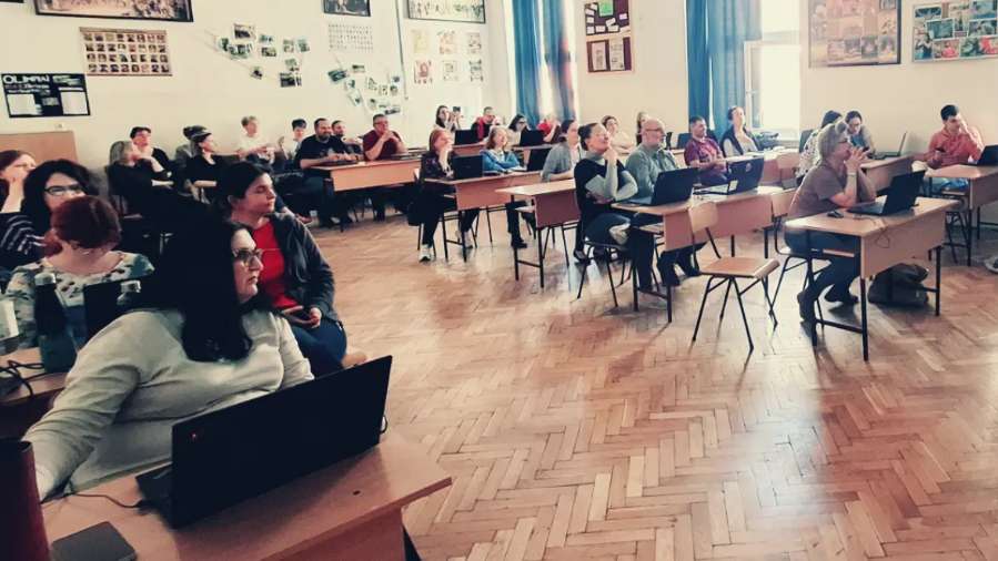 Országjáró AI-támogatott pedagógai turnémra is elkísért a Magyar Krónika